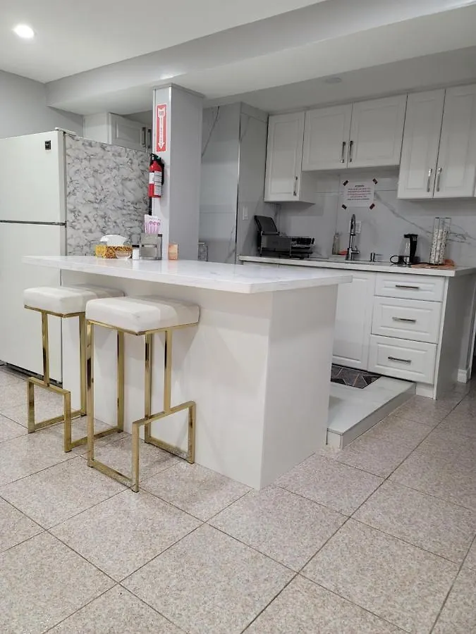 Falstaff Home Toronto 0*,